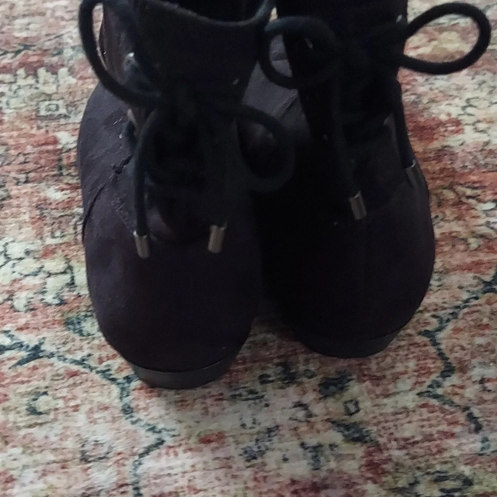 Indigo Rd. Black Suede Booties